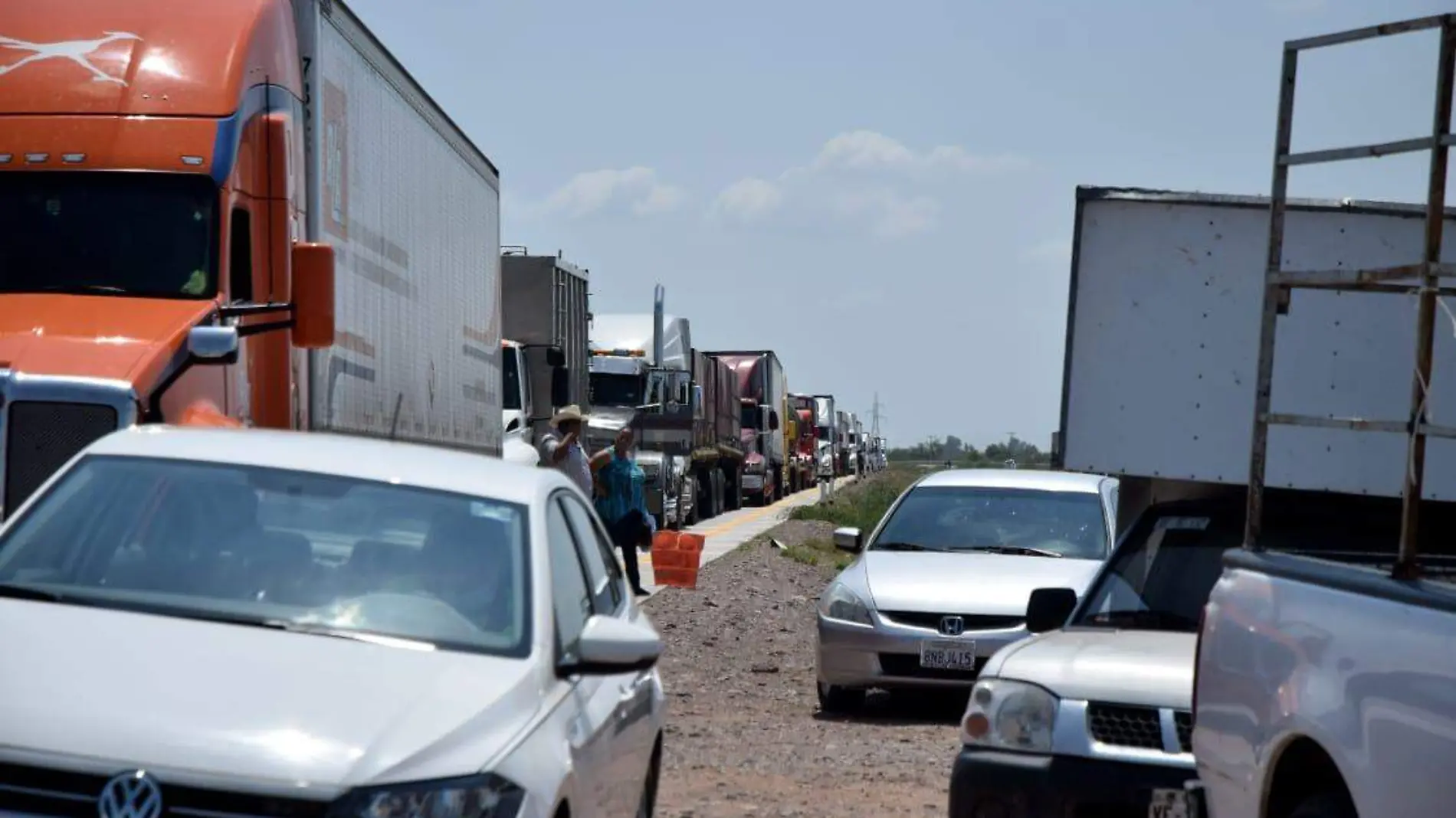 Bloqueo carretero en Vícam yaquis carretera